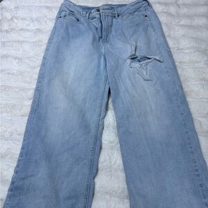 Old Navy Women's Light Blue Distressed Jeans